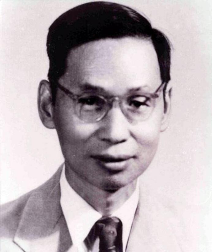 1937年，一名乞丐怀抱“酸菜坛子”来到清华大学长沙临时校舍，当校长认出他的真实