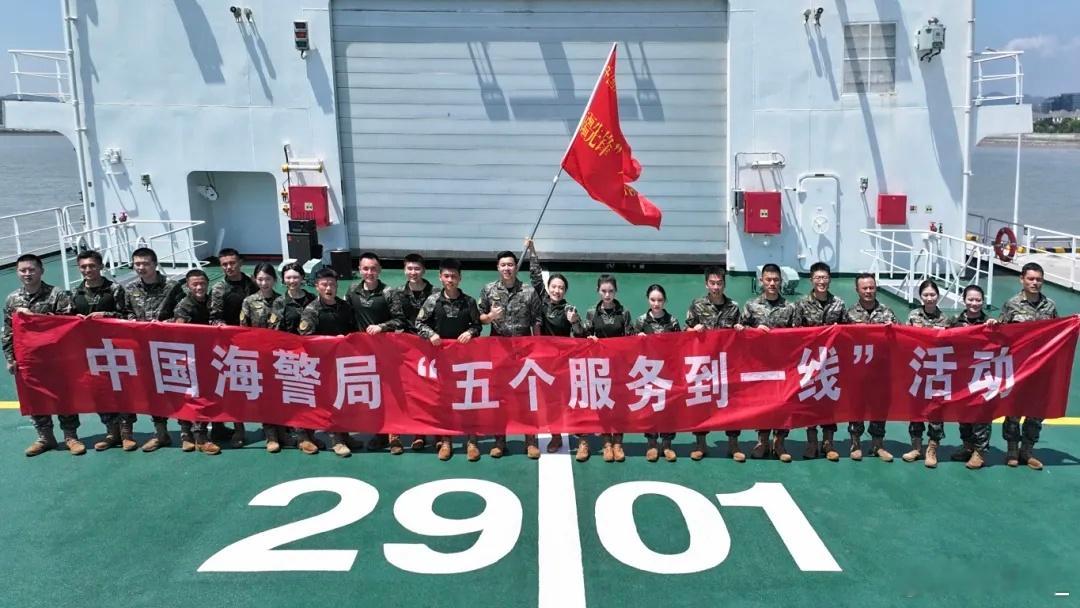 海警2901舰，不愧是万吨旗舰，里里外外都透着宽敞[威武]图六是航空大队的机库。