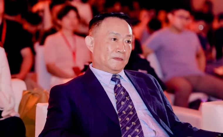 一巴掌，把很多人的“学术滤镜”打碎了。

卢麒元说的这件事，戳中的不只是个人遭遇