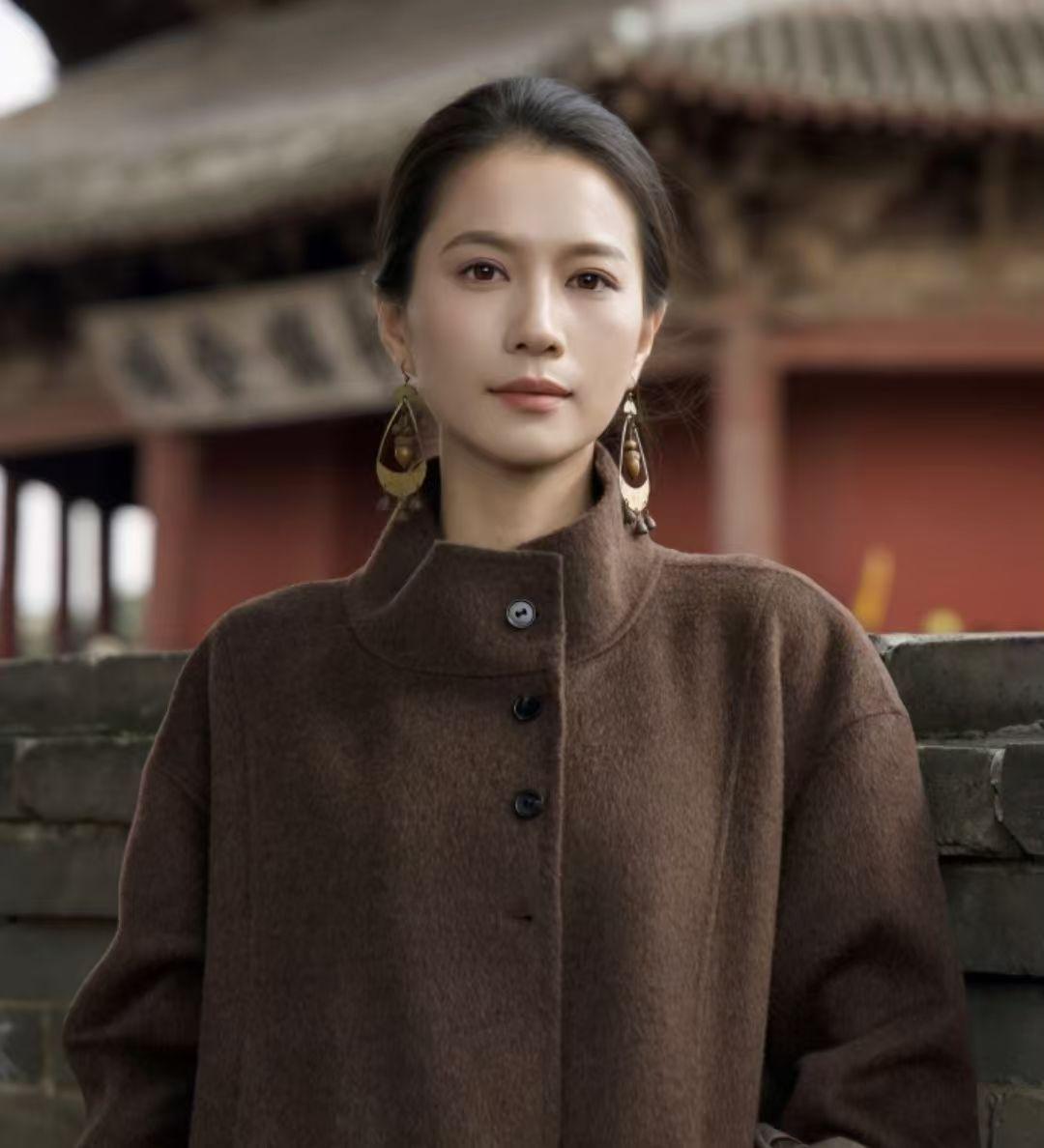 男人没钱的时候，
喜欢陪他吃苦的女人。
等男人有钱了，
喜欢他真正喜欢的女人。