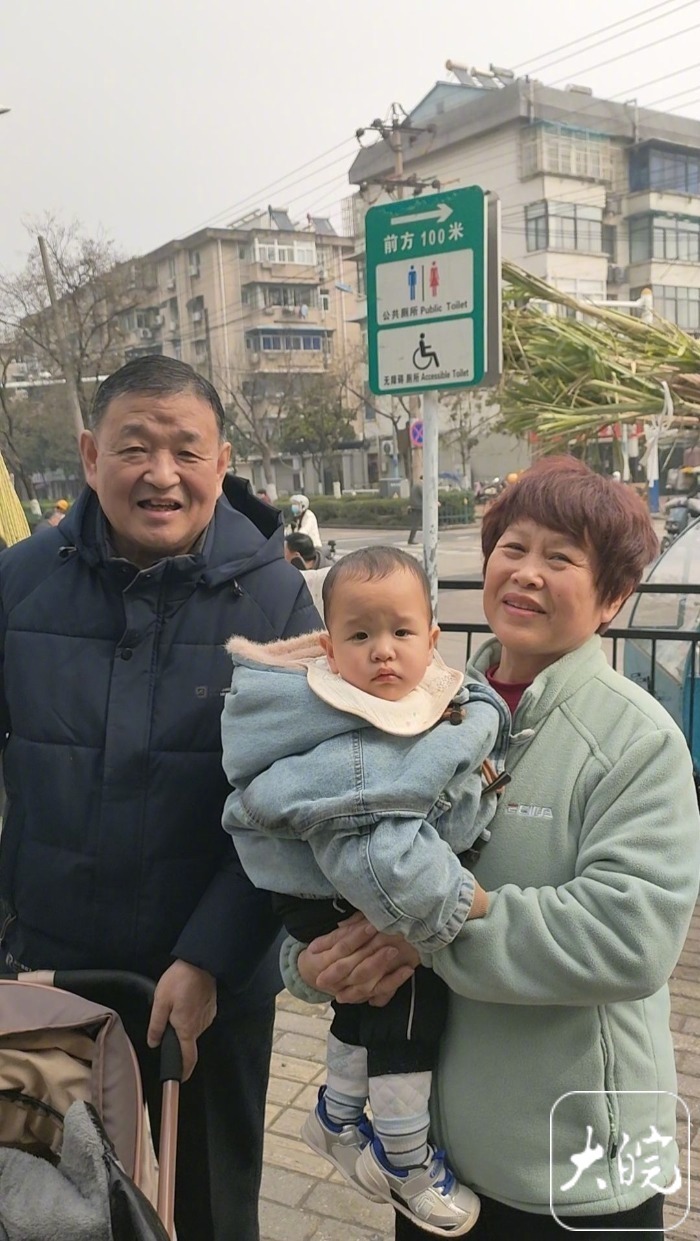 【#二月二理发店生意火爆高价请帮工#】3月20日，春分巧遇“龙抬头”。大皖新闻记