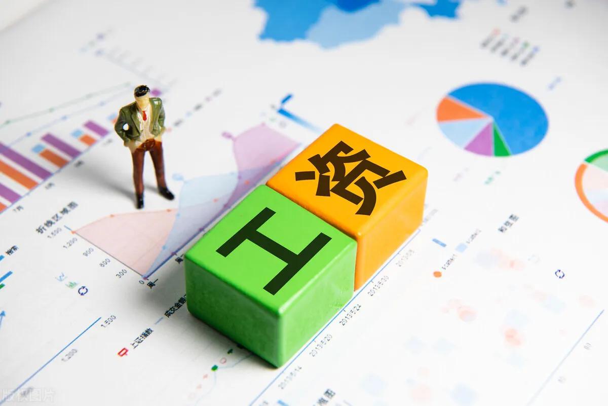 网络上厦门工资20000到50000元，年入过百万比比皆是。而现实就是厦门90%