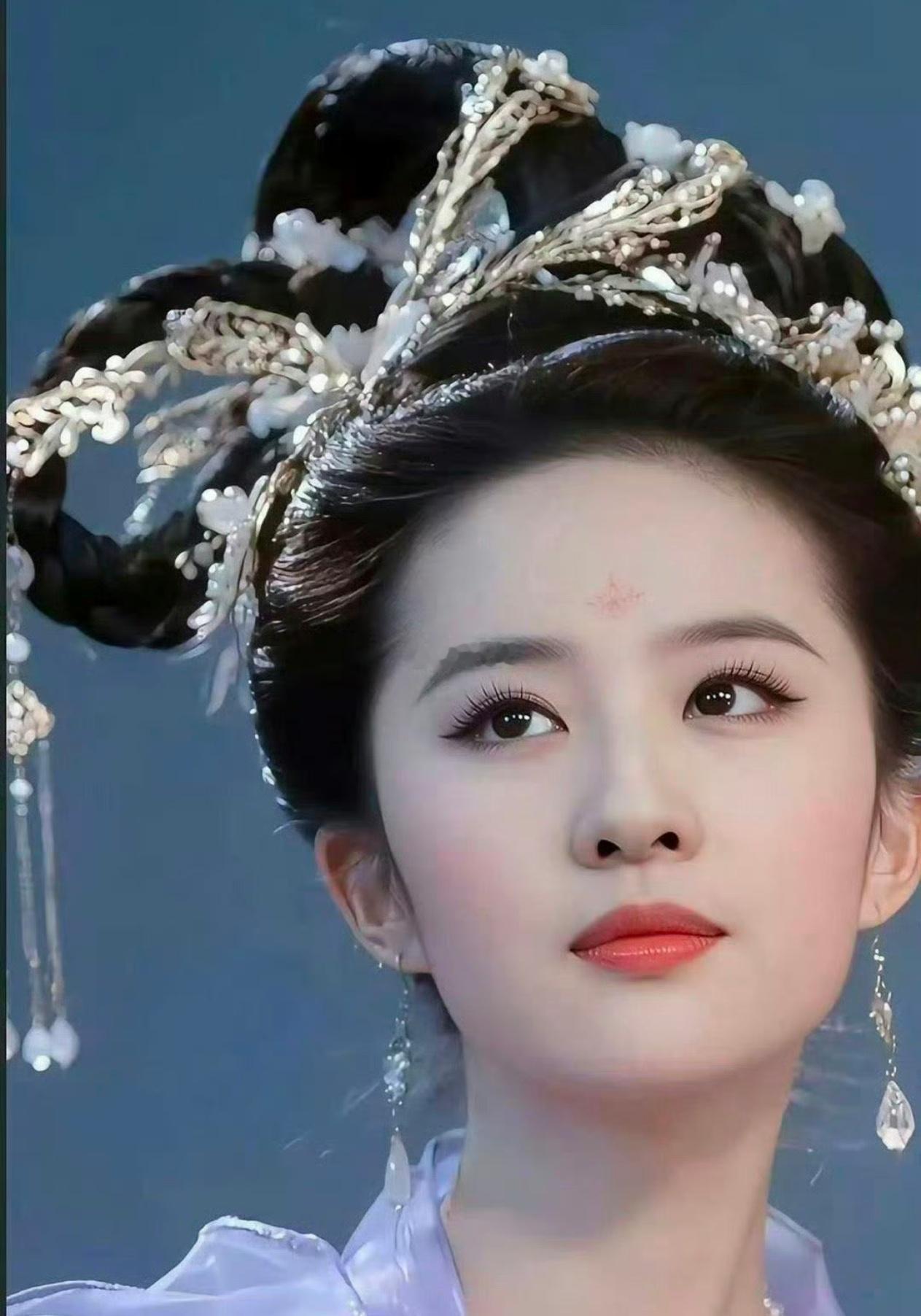 刘亦菲的嫦娥真是绝了，和86版西游记中的嫦娥不相上下 ​​​