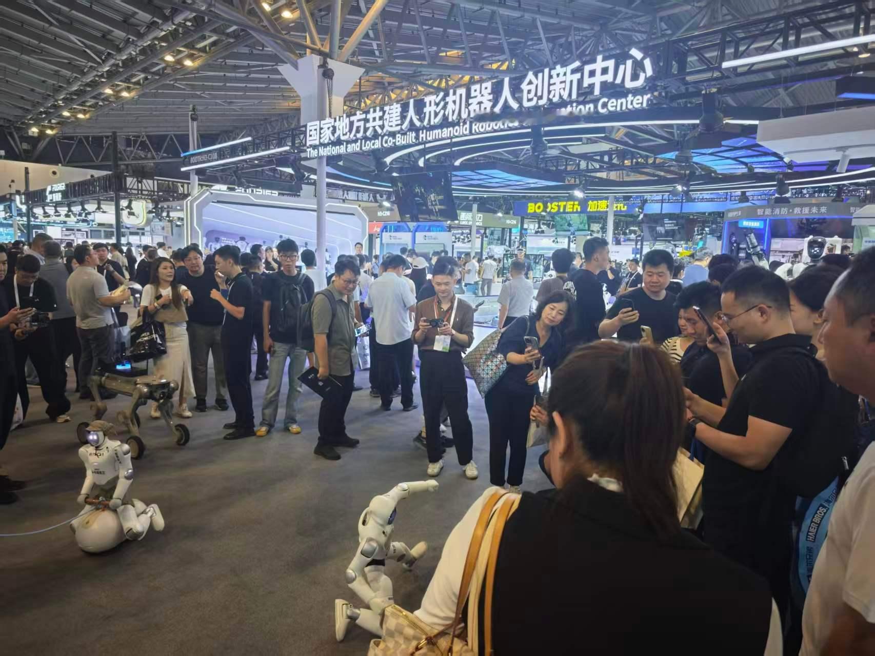 中国机器人现在有多疯狂 产业链全线逆袭，减速器、伺服电机不再受制于人，机器人兼顾