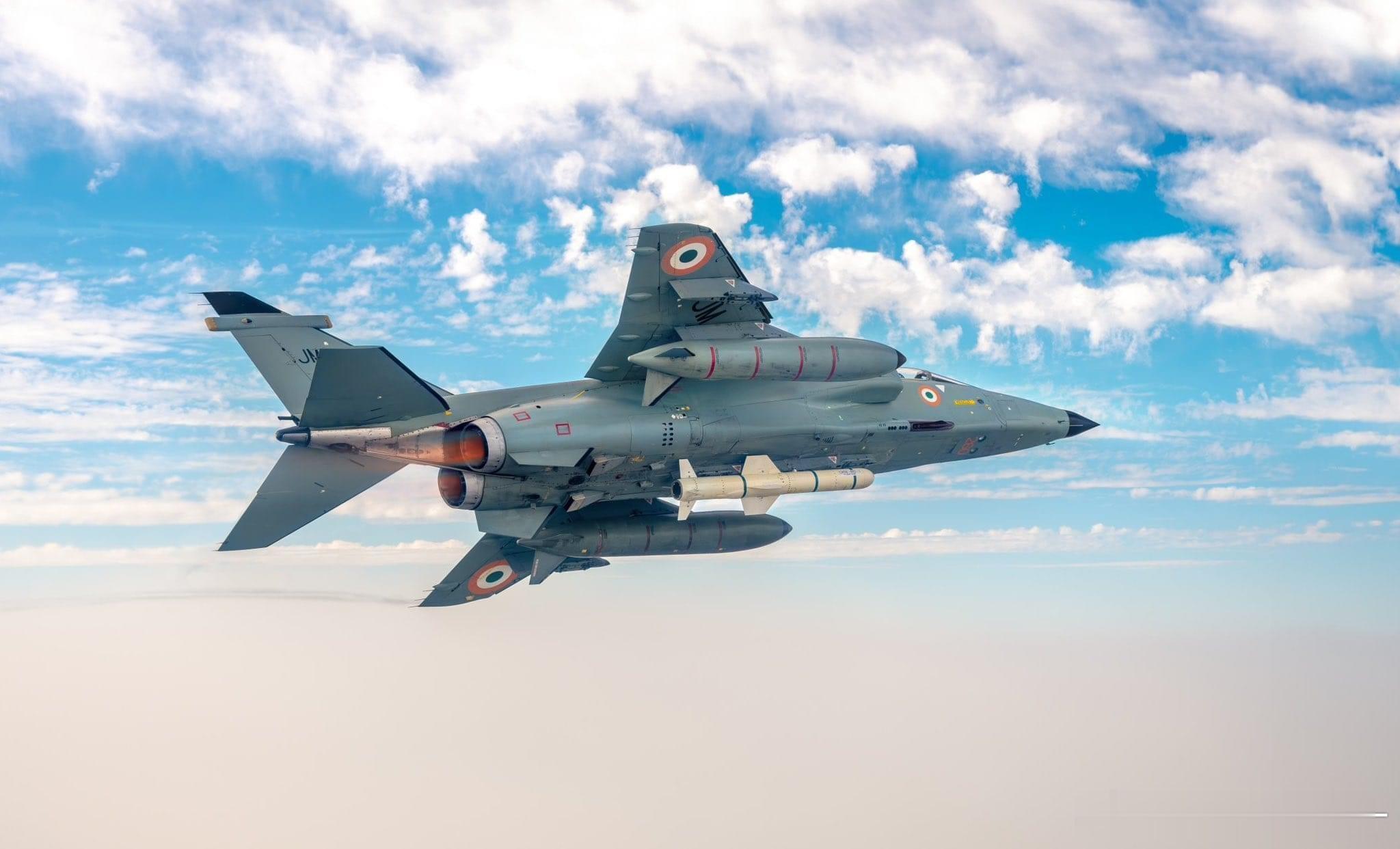 挂载鱼叉的三哥空军美洲虎#武器装备##外军影像##兵器影像# ​​​