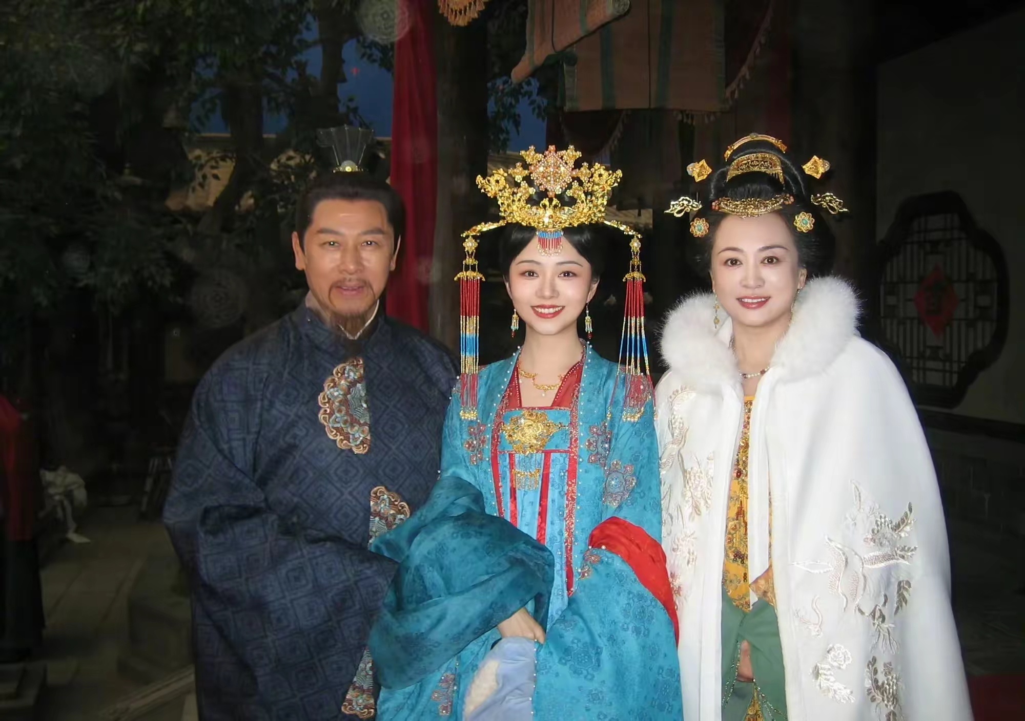 蜀锦人家有点倒霉，本来以为年底了别家s+古偶都已经播出，没啥对手了，结果半路杀出
