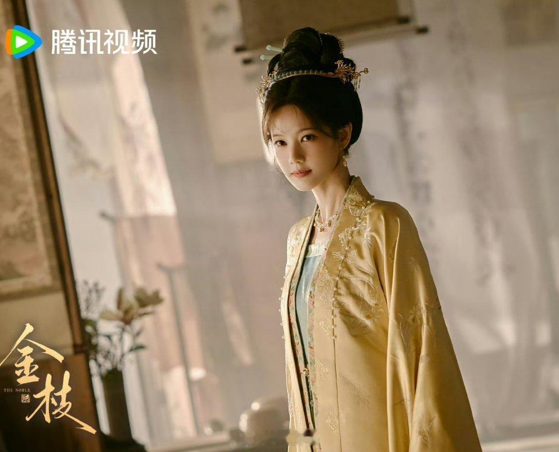 接下来向你们走来的是李一桐的竞品演员：李雪 