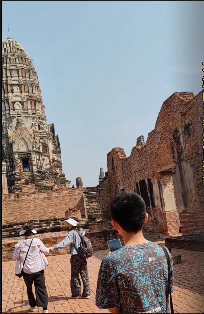 这楼房的地基是啥情况呀？到底是怎样挖下去的呢？还有防水层又是如何施工操作的呢？