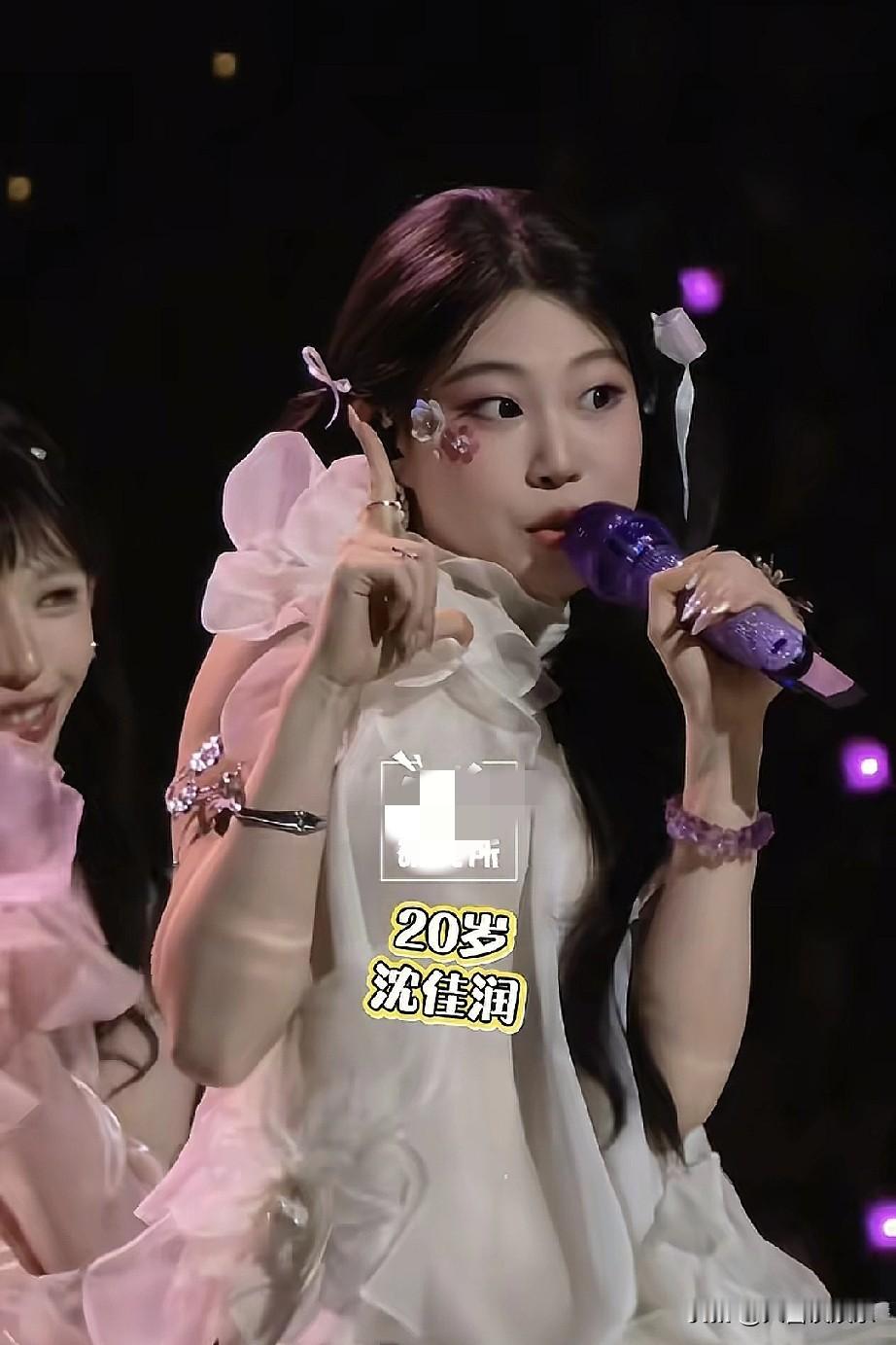 如果她爸不是小沈阳，以她的实力能登上跨年的舞台吗？

沈佳润跨年晚会表演翻车，搭