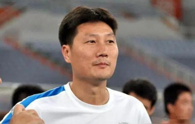 保级战提前打响，毛毅军时隔五年重新救火。斯卢茨基留下109场65胜的高光，无奈当