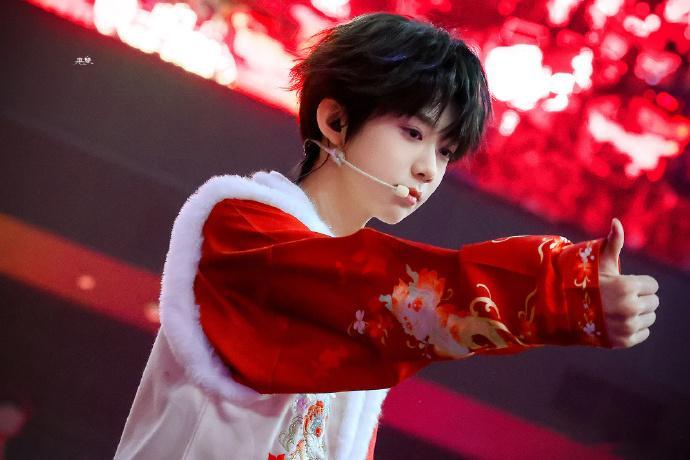 陈奕恒祝大家来财陈奕恒的来财祝福也太暖心了吧，软乎乎的一句喊出满满的心意，小金牛