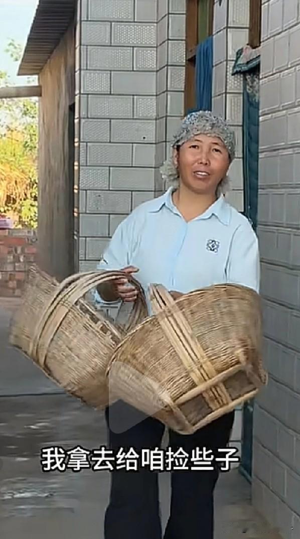 农村的孩子要么会读书，要么会干活，总得擅长一样，阿蛋嫂真是个非常聪明又智慧的女人