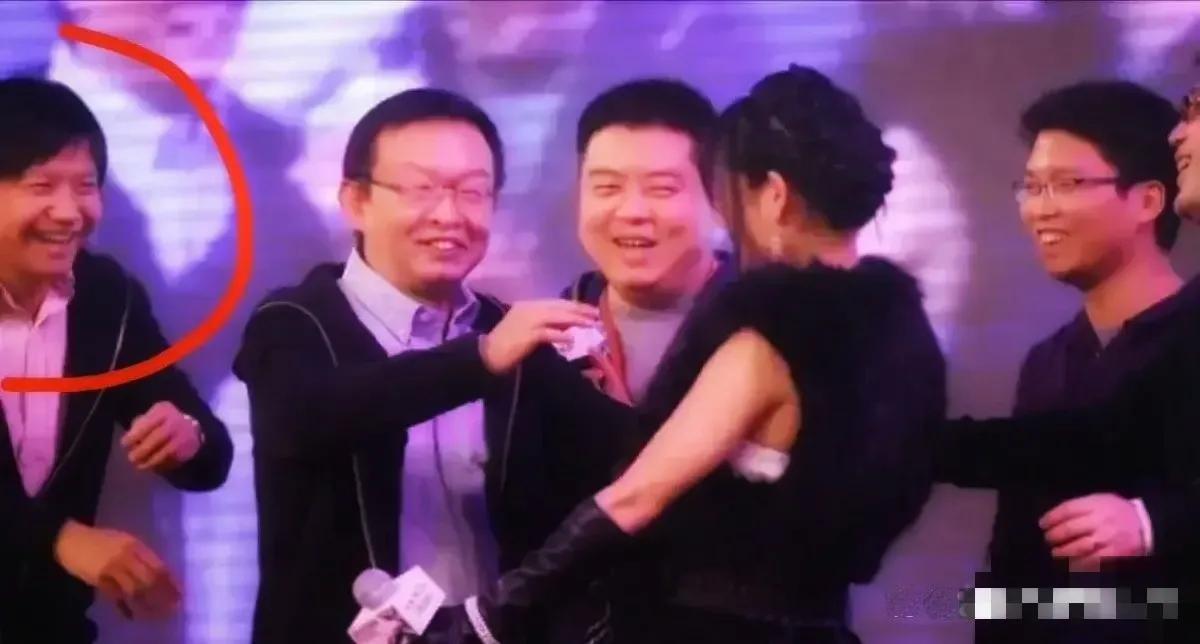 能让雷生见到后，如此兴高采烈笑容可掬的女孩，是哪位老师啊？
#今日所见所闻#