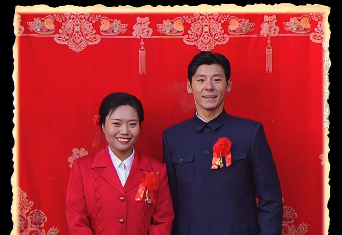 李雪琴和蒋奇明演夫妻？
这组合第一眼看，谁能想到能有年代感！
一个脱口秀女王，一