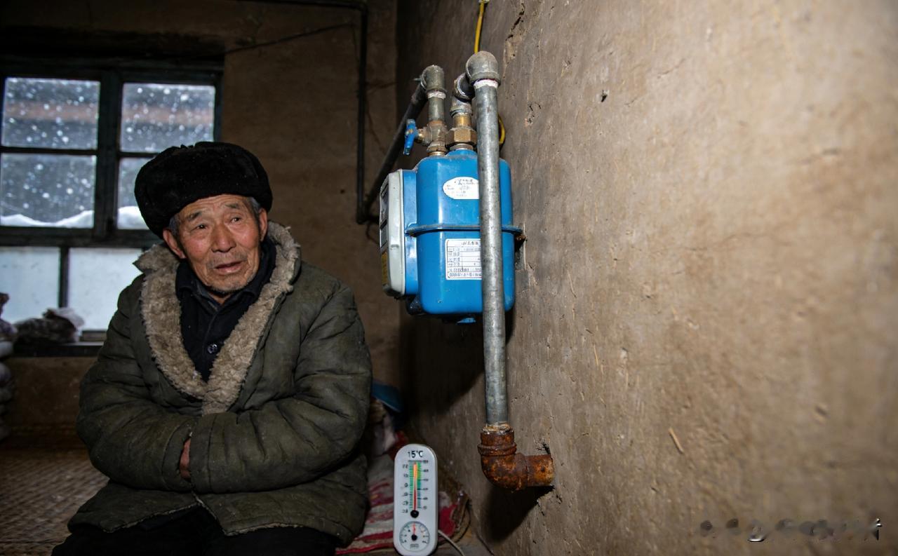 华北平原的寒冬：煤改气后取暖费翻倍，村民在账单与温暖间挣扎
 
华北平原的冬天，