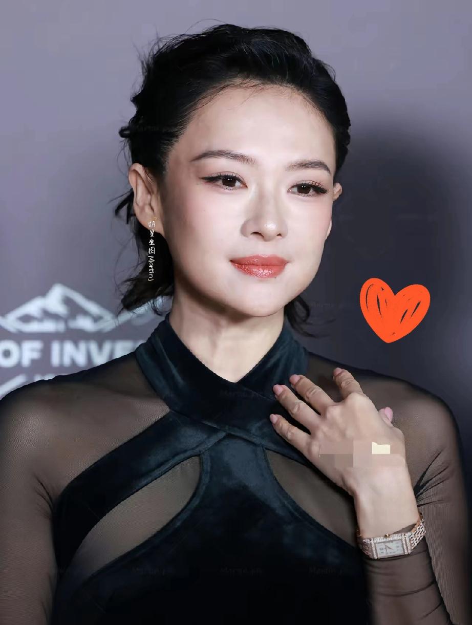 昨晚心情最复杂的估计就汪峰了，
不是章子怡有了新恋情，
也不是她又美出新高度，而