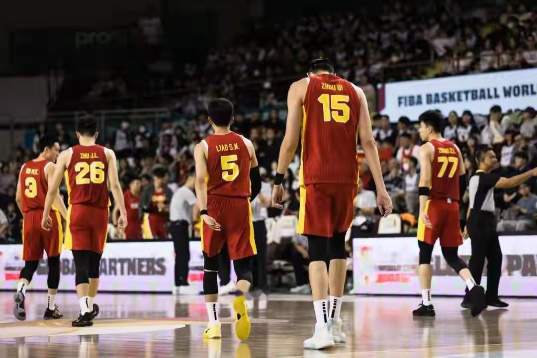 输给韩国的中国男篮，久久没有离开场馆，关起门开了2个多小时的对内会议

希望中国