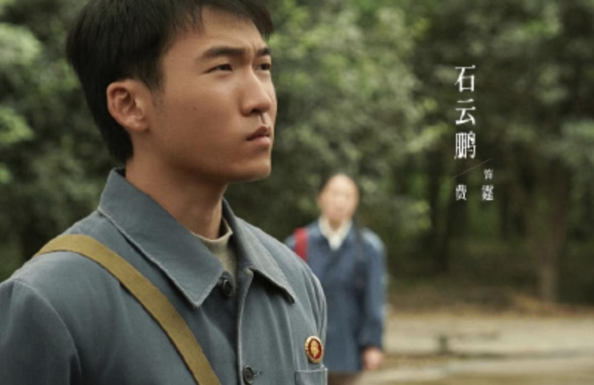 石云鹏，一个把配角演成主角的狠人。
 
8岁拿奖出道，演了20年戏，真正让观众破