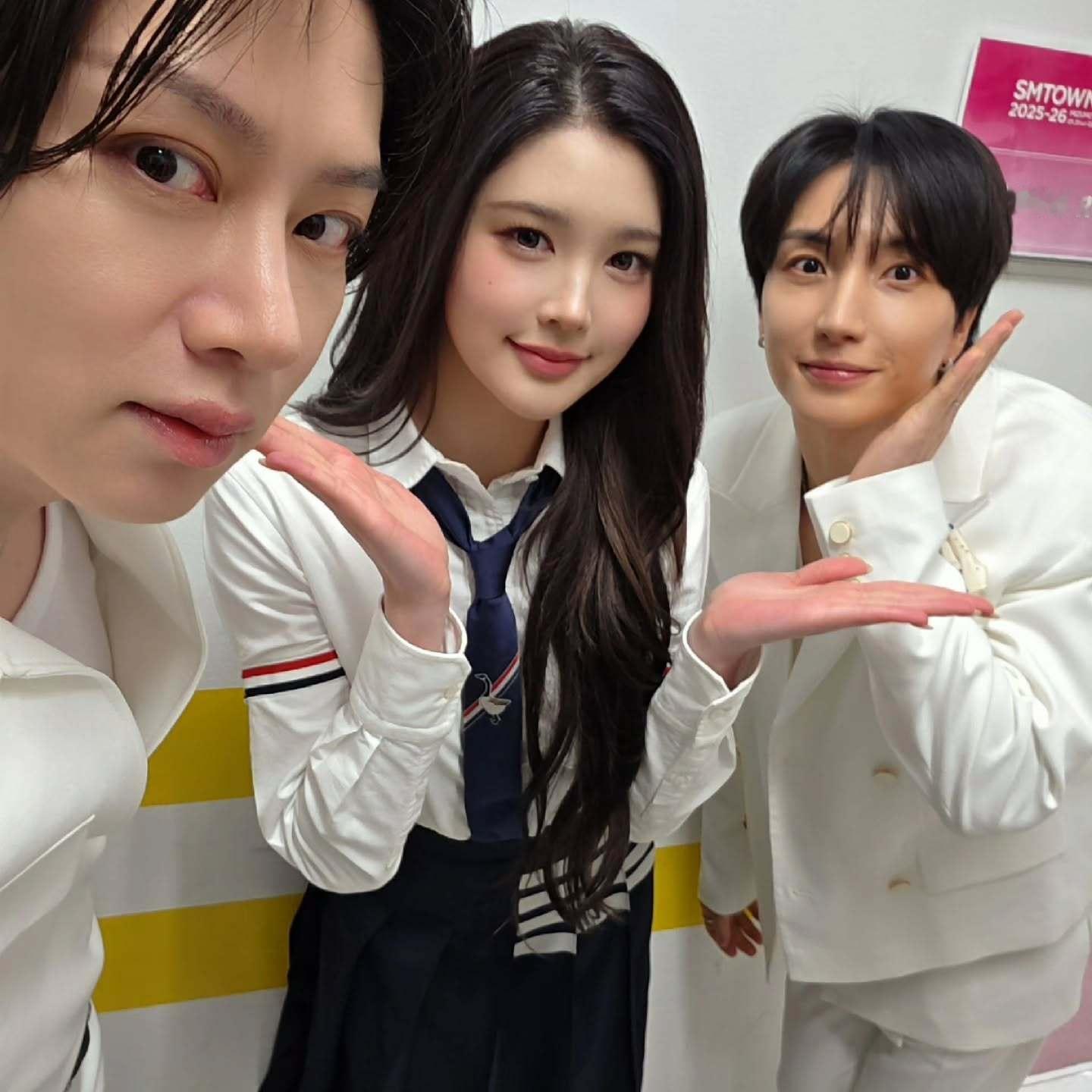 “CB百蓝_。260207金希澈 IG更新：什么组合??🙄 