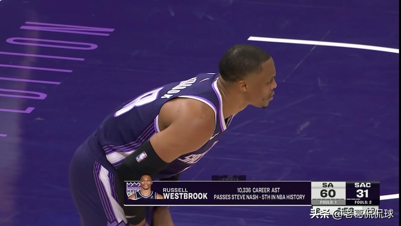 恭喜国王球星威斯布鲁克喜迎里程碑时刻！在今天国王主场迎战马刺的比赛中，当时比赛进