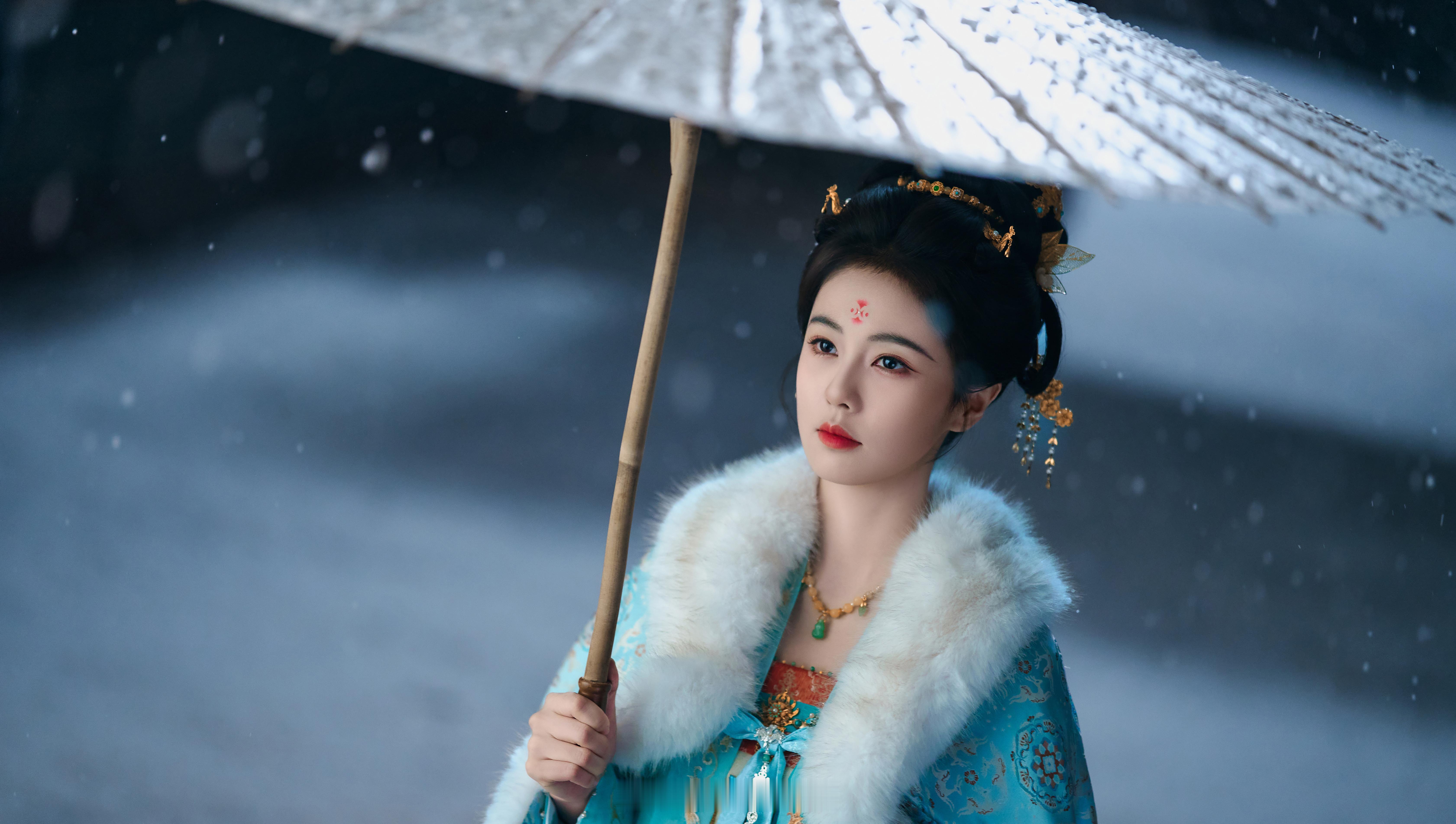 既然提到了白鹿，那就来看她的新剧唐宫奇案之青雾风鸣吧！唐宫奇案有效播放量破200