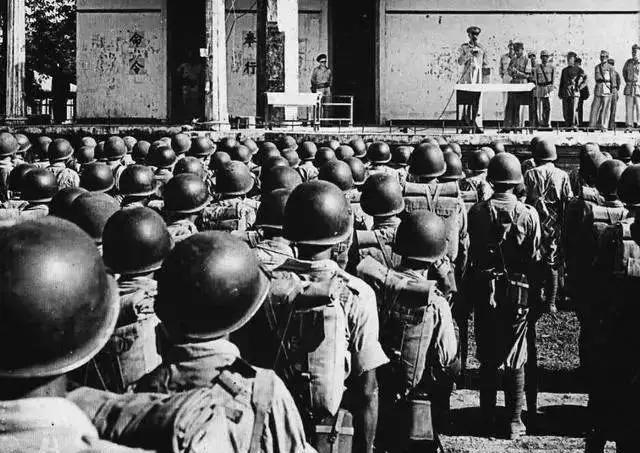 1943年初，孙立人的新38师、廖耀湘的新22师在印度兰姆伽营地换装完毕，重庆军