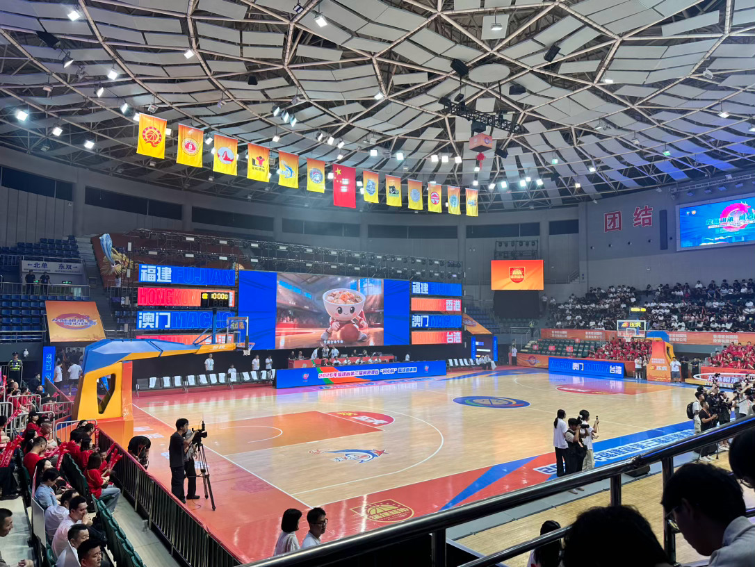 今年阵仗很大呀！这个舞台还不错 ​​​