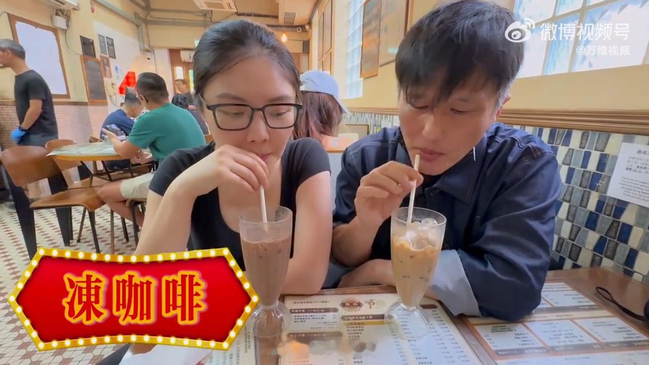 徐冬冬尹子维香港爱情故事明星情侣最难得的就是这份松弛感！徐冬冬尹子维香港出行，不