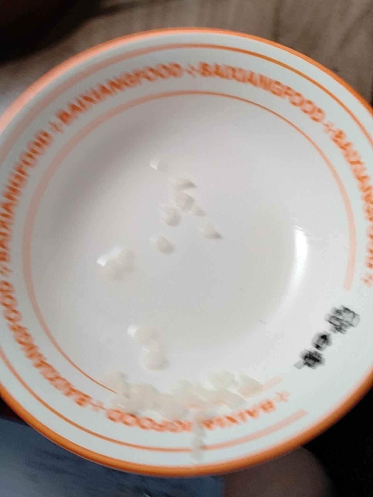 今天买方便面送了个碗，我却拿着它纠结了半天
 
我今年六十多了，大半辈子就守着一
