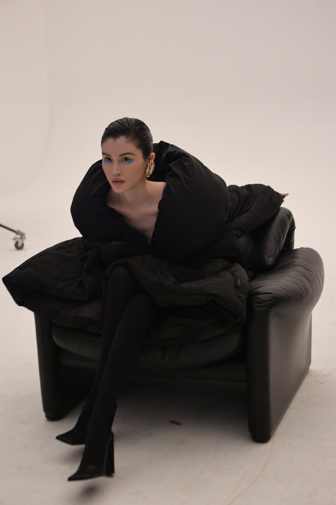 何穗回应产后首封 何穗说攒了一年的Pose用上了 何穗说攒了一年的Pose用上了