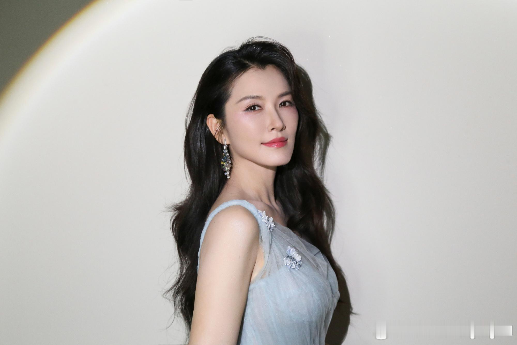 我被这个徐洁儿美晕了徐洁儿是海的女儿吧 徐洁儿是海的女儿吧！我真的要被她美晕了！