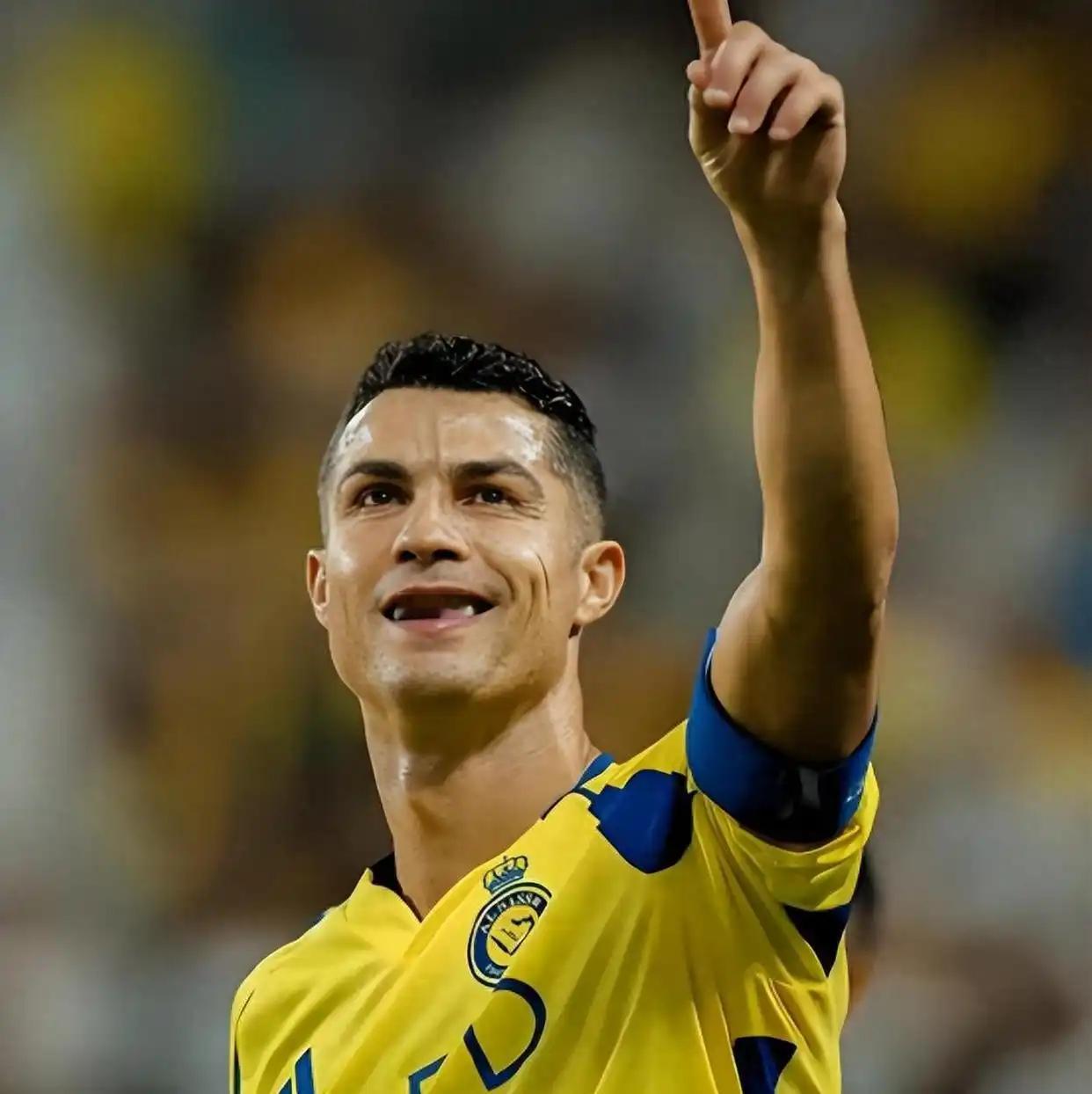 【曝C罗或2027年退役】C罗或以持有者身份留在沙特足坛 据直播吧，1月23日，