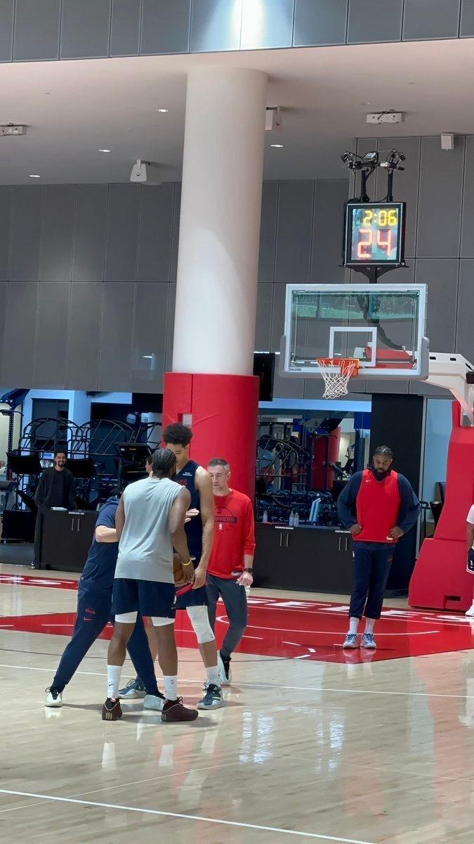 船记：小琼斯今日参与了部分训练，柯南全程参与了训练。柯南表示，他很期待下场对阵火