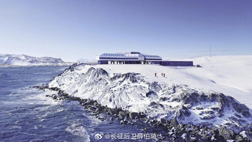 外国网友被中国的秦岭站震惊了，冰天雪地也挡不住基建狂魔。他们说这样的建筑应该出现