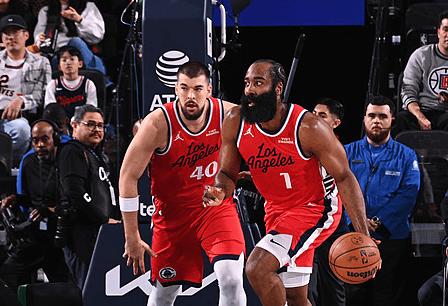 快船问题是有哈登的球队，就不允许你内线脚步慢！
今天没发现哈登只要跟大洛或祖巴茨