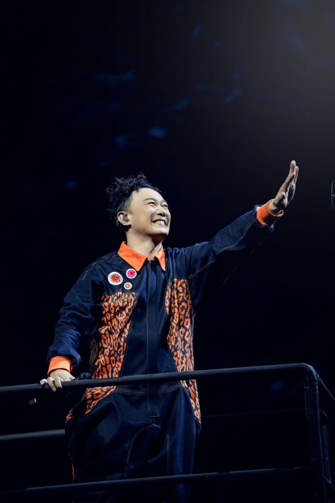偶遇王源看陈奕迅的演唱会，现场的歌迷们真的是让我狠狠羡慕了[苦涩][苦涩] ​​