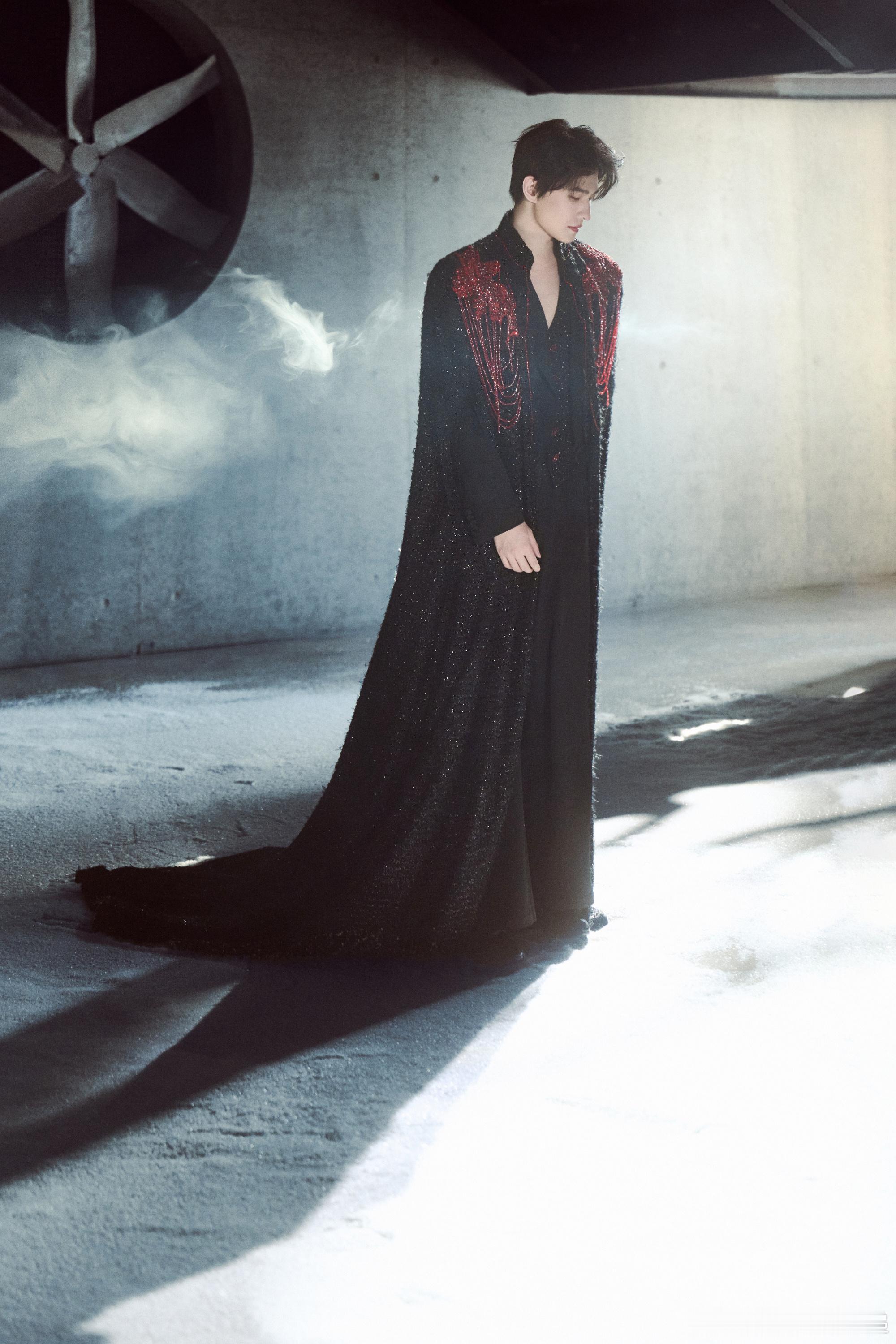 杨洋一直都是震撼美味杨洋卡颜届无冕之王 每次看到杨洋的剧照都想问女娲是不是太偏心