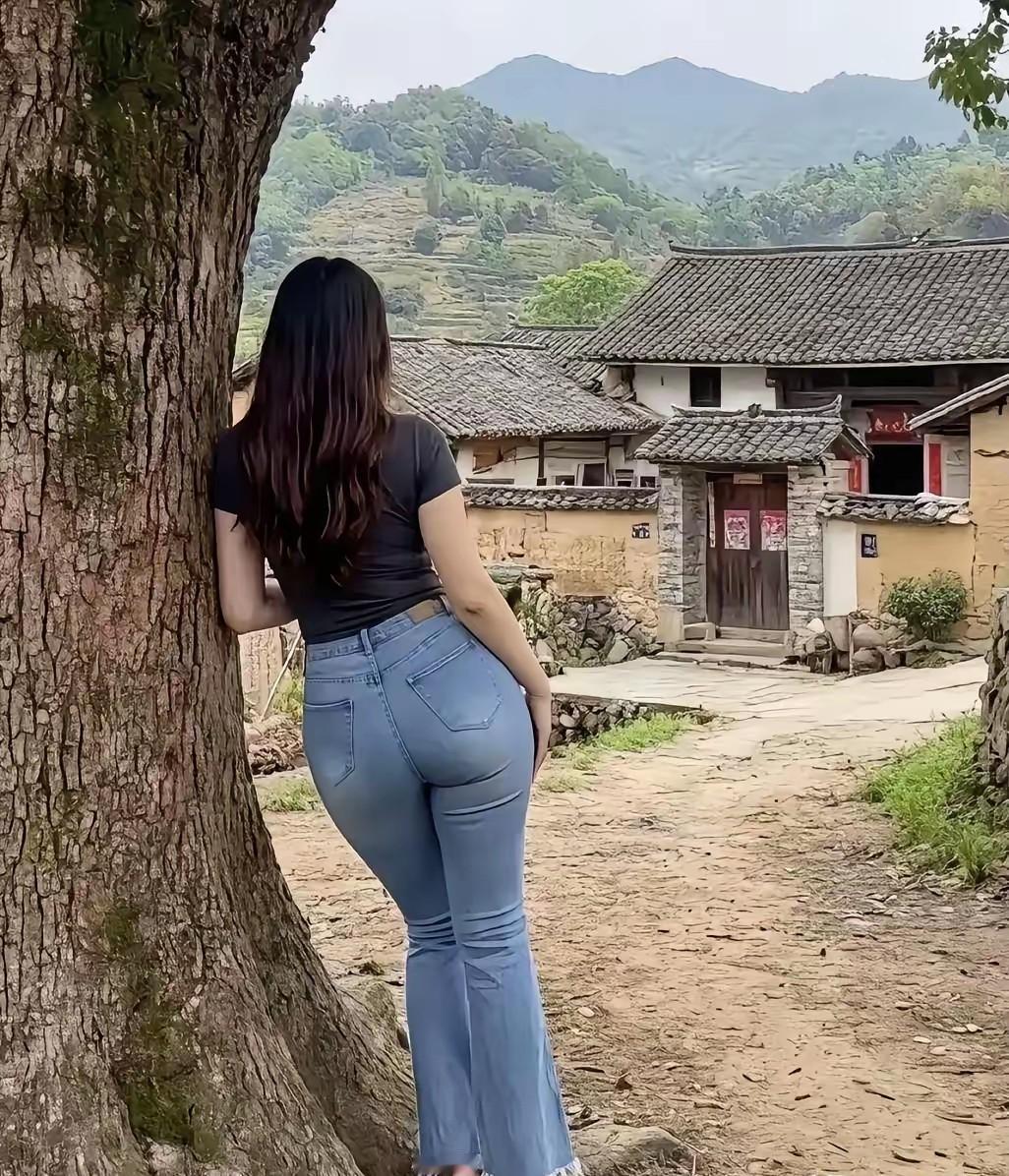 堂妹目前是村里唯一的大学生！当年考上大学的时候二叔还摆了好几桌，真的是风光无限！