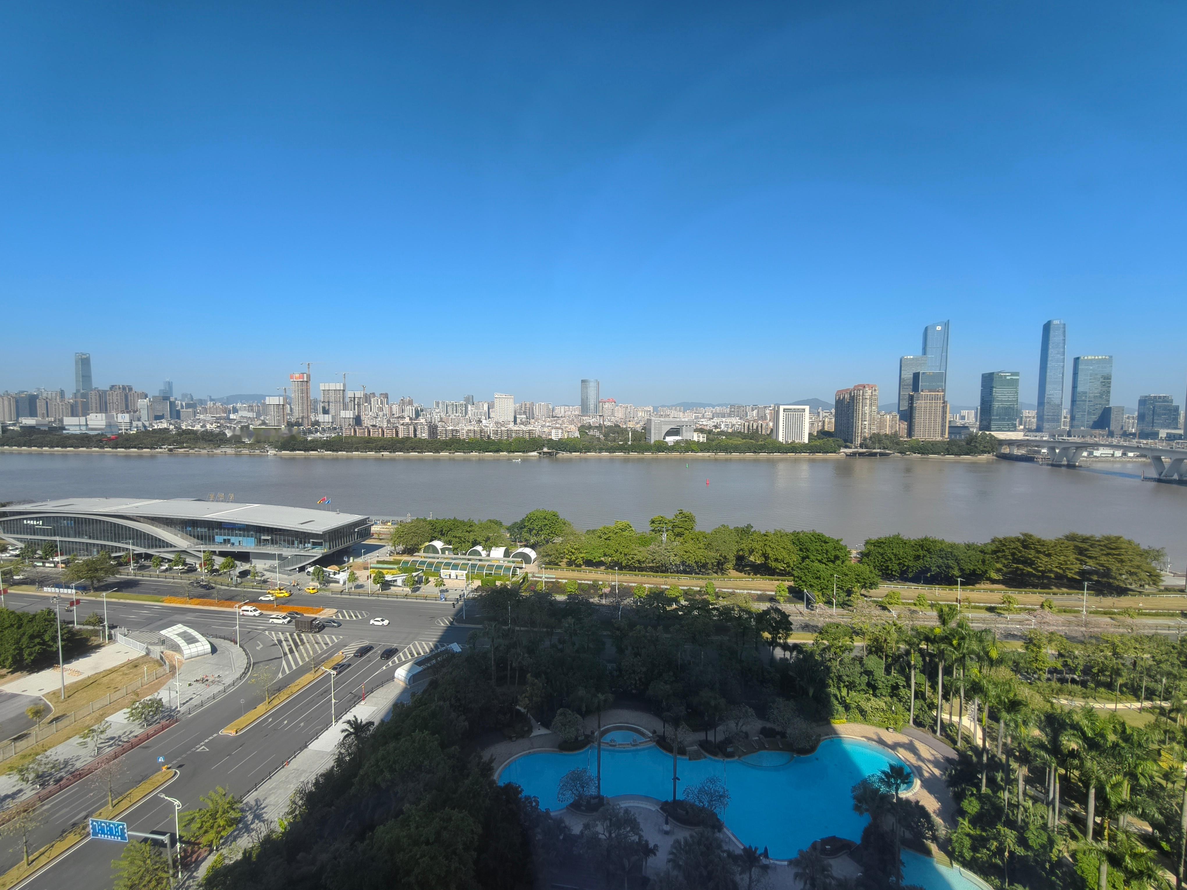 小鹏安排的酒店离前公司相距1.1km