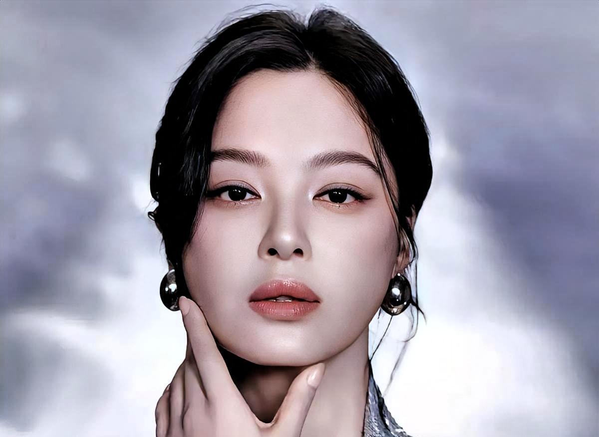 辛芷蕾拿下好莱坞女主，内娱那些吹“进军国际”的顶流们集体沉默了。

《日落大道：