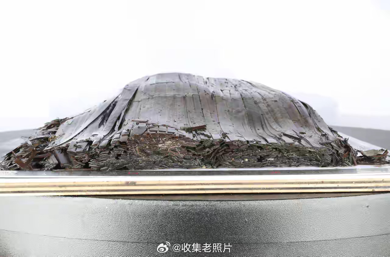 荆州楚墓里的竹简。读书时老师说，考古最值钱的就是竹简和有文字类记载的器皿。当年四