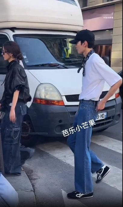 毕雯珺[超话]毕雯珺的腿比我的命长张予曦毕雯珺同框太美了毕雯珺这腿是真实存在的吗