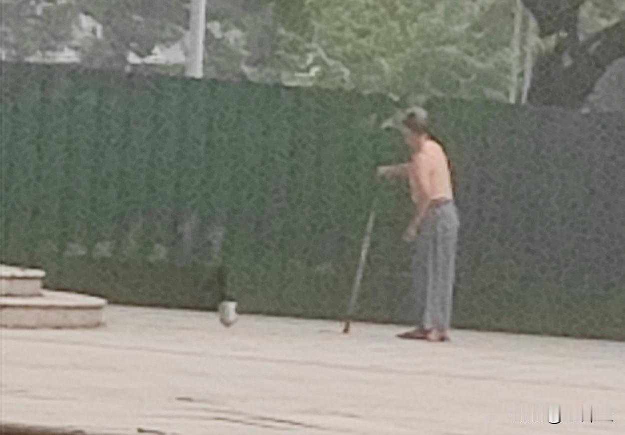 （原创）陀螺
陀螺，是官名大号，我们小时候也玩，不过不叫它陀螺，而是称其为：贱骨