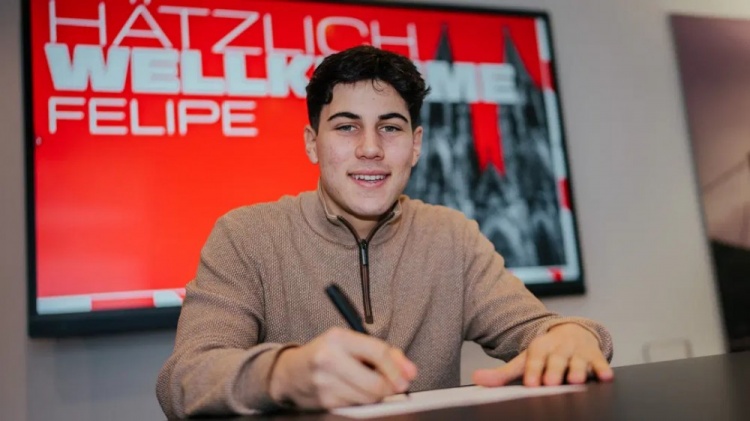 皮萨罗：从拜仁青训营就看出查韦斯踢得很聪明，希望与他一起踢球