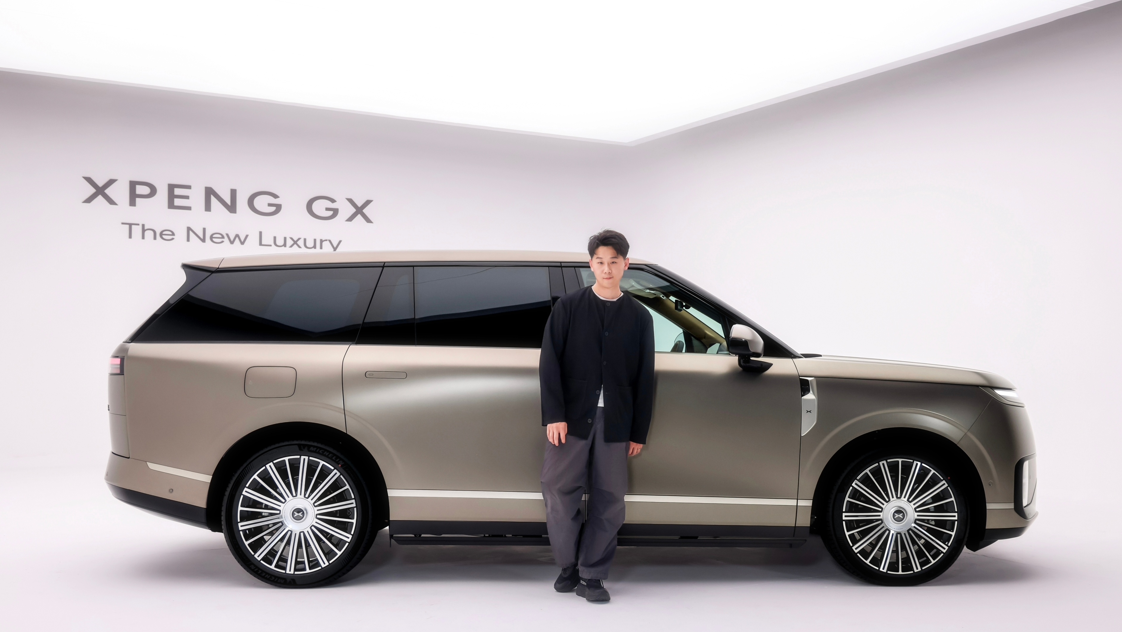 小鹏GX，或许我们不应该仅仅把它当做成一台全尺寸旗舰suv去看待，这更是【小鹏集