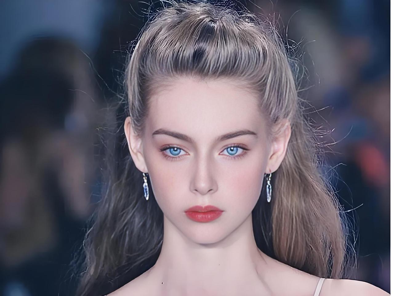 Lauren de Graaf（劳伦·德·格拉夫），1997年出生于荷兰，身高1