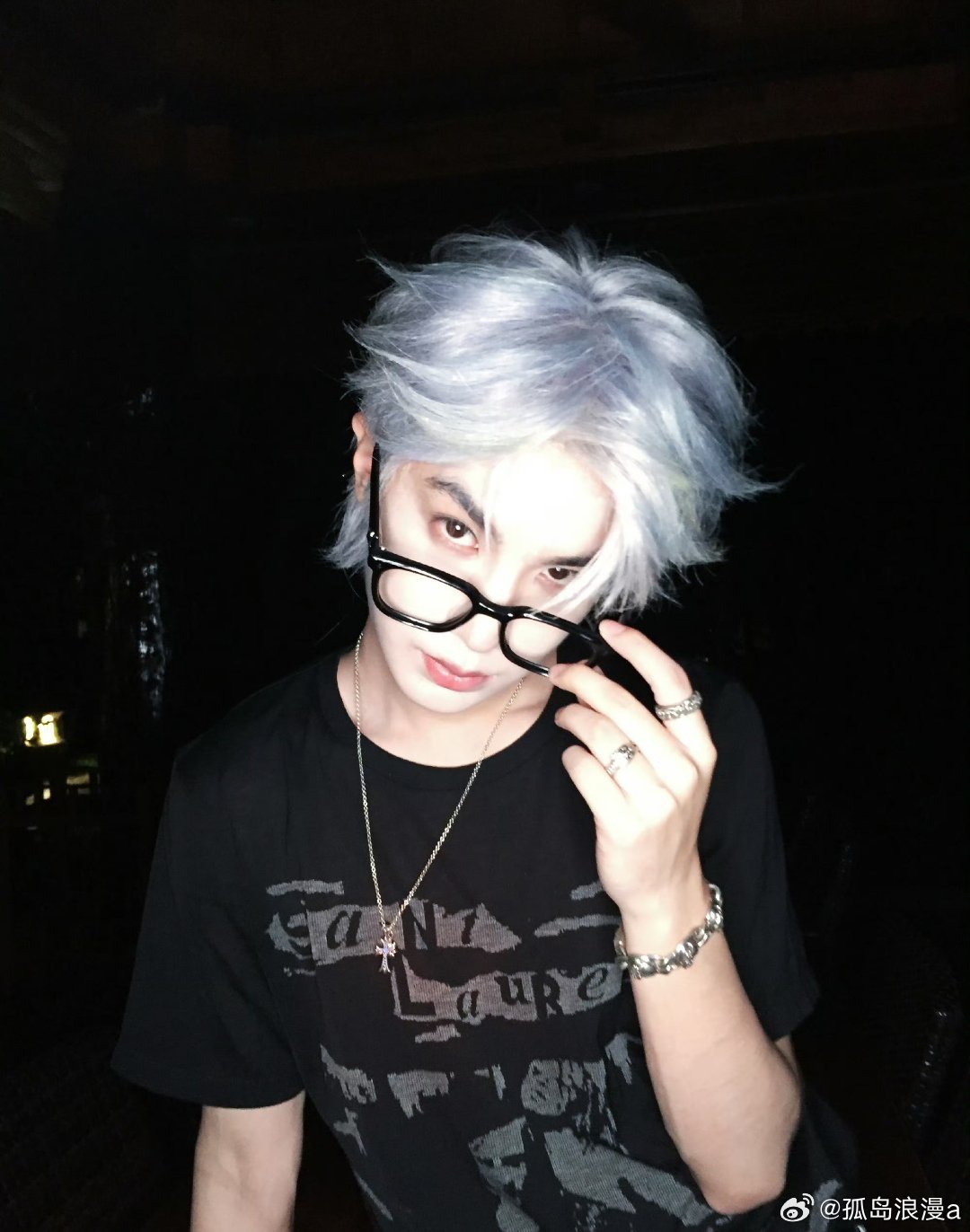 黄明昊 𝙏𝙝𝙚 𝙢𝙤𝙤𝙣 𝙞𝙨 𝙖 𝙢𝙚𝙩𝙖𝙥𝙝