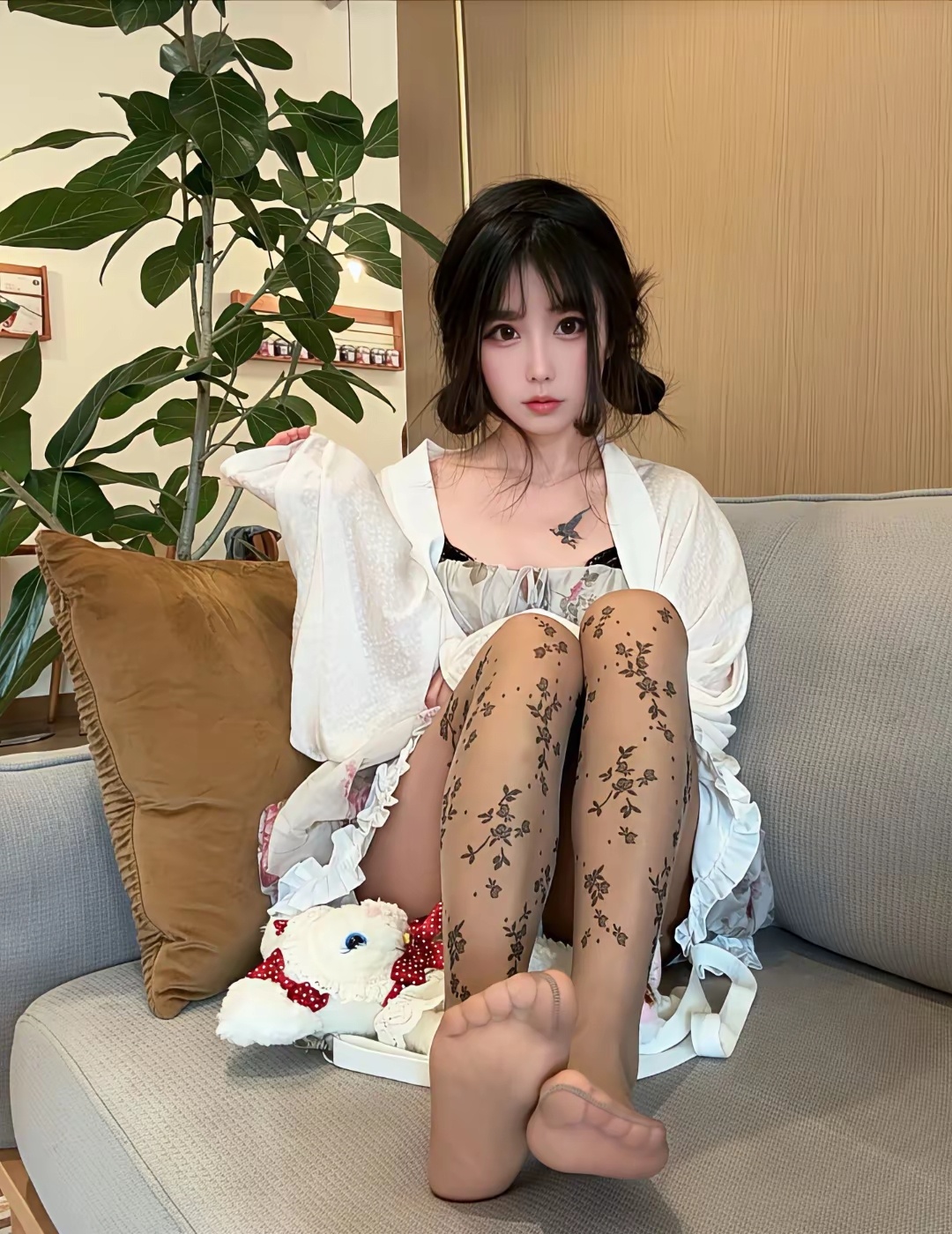 愿你在人生的道路上，既有软肋，也有铠甲；既有温柔，也有坚强。 