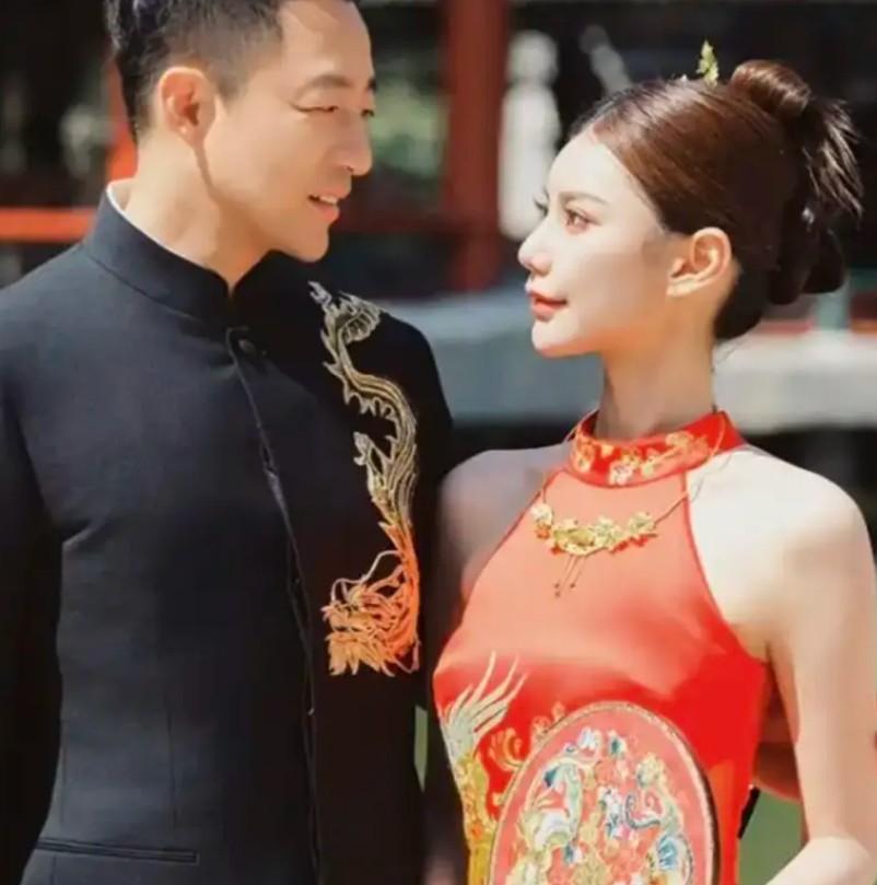 真是费解，都离婚这么久了，一直抓着汪小菲不放，明明自己的女婿是具，汪都彻底翻篇了
