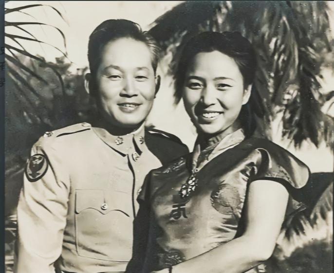 1951年，孙立人脱了衣服上床睡觉，习惯性地搂住老婆，却发现不对劲，他一怔，随即